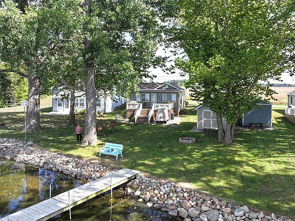3rd image of 1402 N Lakeshore Dr