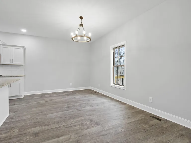 2125 Powell Rd — Photo 8