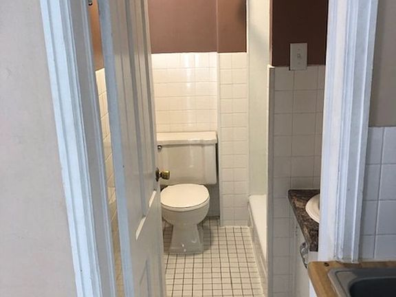 3rd image of 731 E 7th St