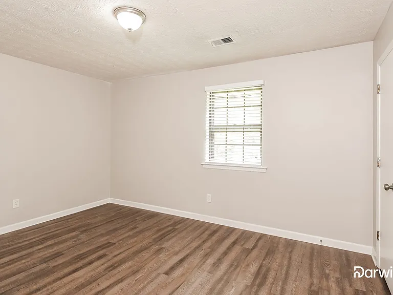2571 Redfield Dr — Photo 8