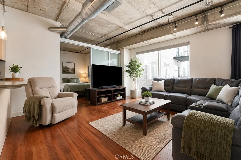 2 bed, 1020 sqft, $2,800 — Photo 3