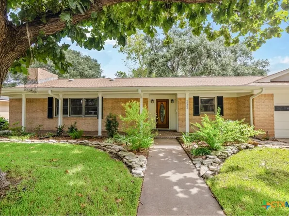 104 Warwick Glen St, Victoria, TX 77904