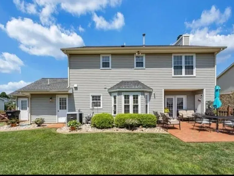 1816 Summerfield Dr — Photo 3