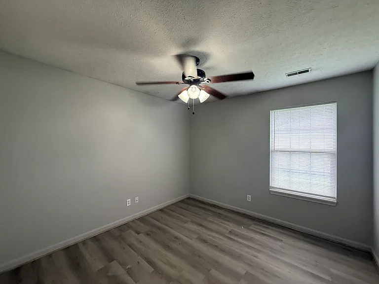 106 Tiffany Ct — Photo 9