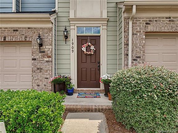 3rd image of 1909 Fleetwood Dr #94