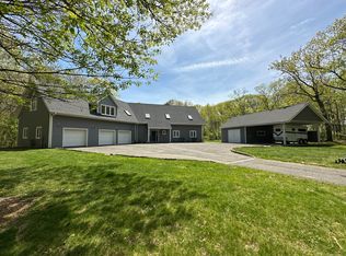 28 Drewbarrie Ln, Easton, CT 06612