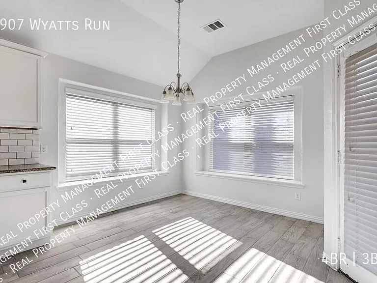 8907 Wyatts Run — Photo 12