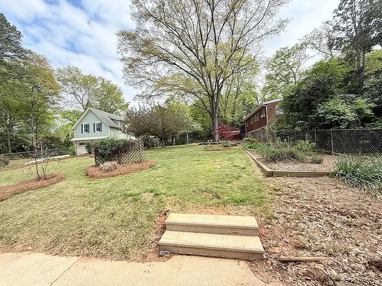 555 King Ave — Photo 26