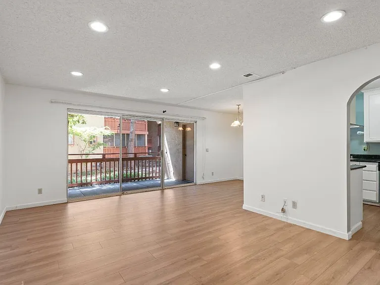 1083 Alta Mira Dr — Photo 13