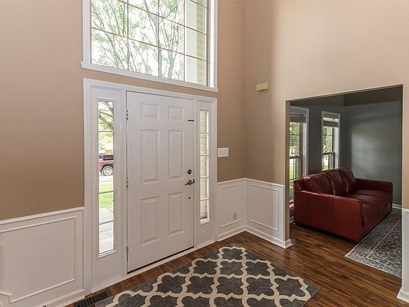 Entry way with natural lighting