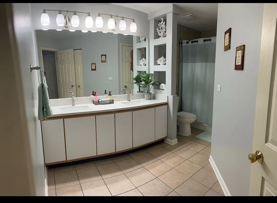 2 bed, 1085 sqft, $2,100 — Photo 2