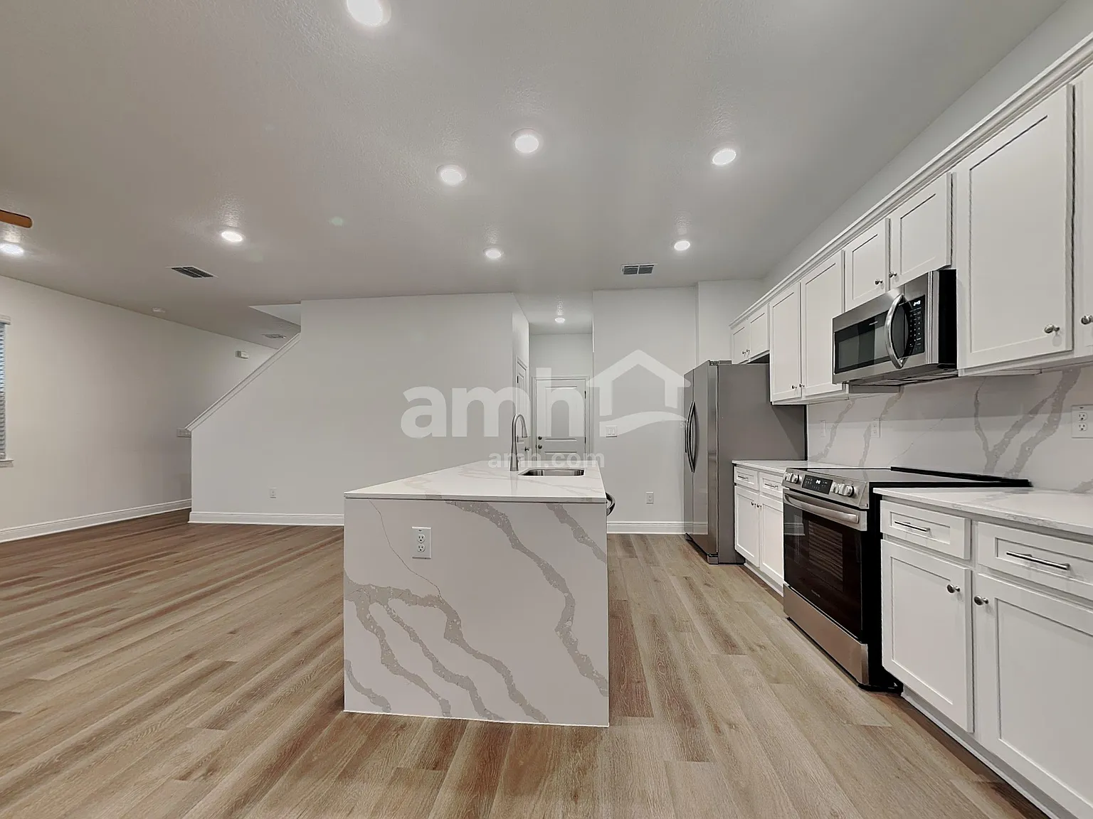 4 bed, 2.5 bath, 1977 sqft, $2,655 — Photo 3