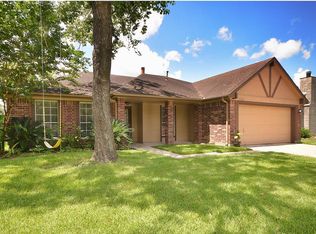 15530 Pilgrim Hall Dr, Friendswood, TX 77546