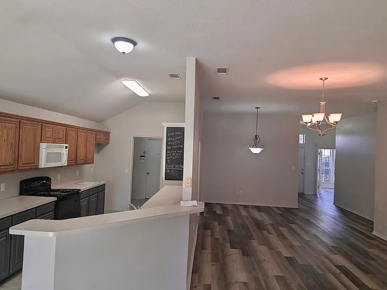 8541 Western Meadows Dr — Photo 10