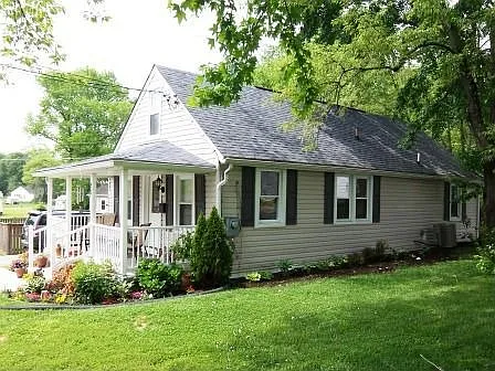 438 Edmund St photo 1