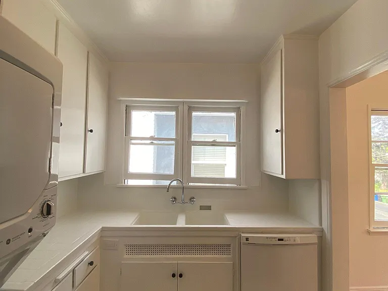 1453 1/2 S Beverly Dr — Photo 10