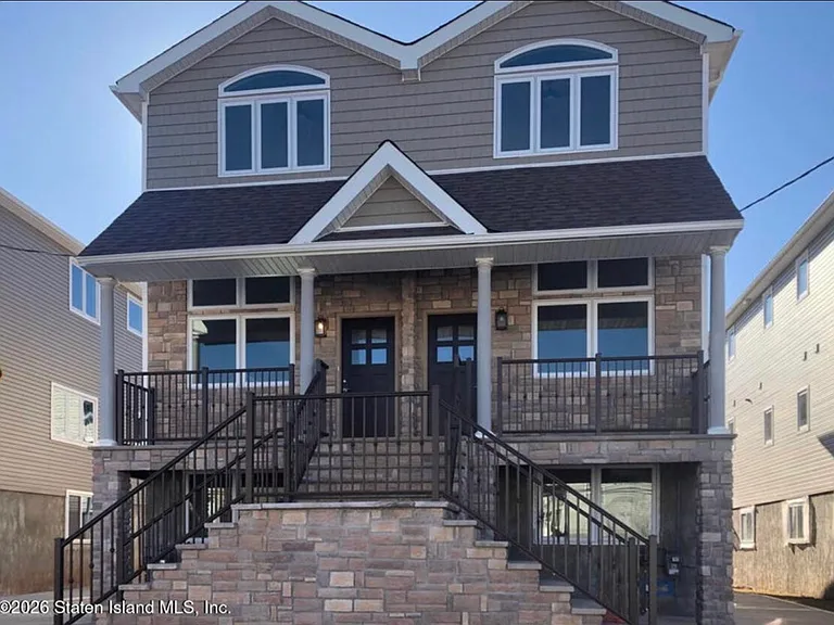 46 Mapleton Ave #2F — Photo 1