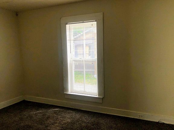 4th image of 555 Fremont Ave NW #1