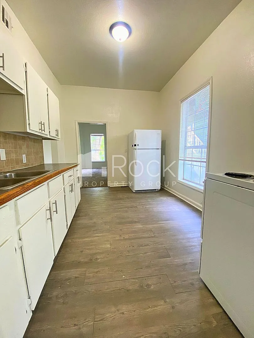328 N. Philadelphia Avenue — Photo 4