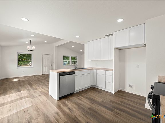 5th image of 1101 Anna Lee Dr