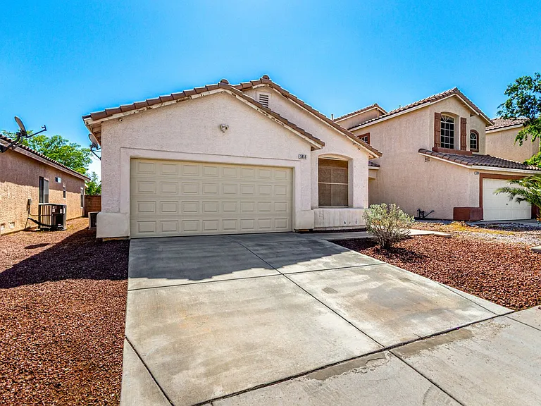 5856 Golden Wing St — Photo 2