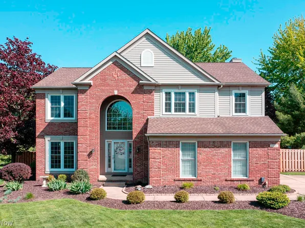 17846 Lyon Ln, Strongsville, OH 44149