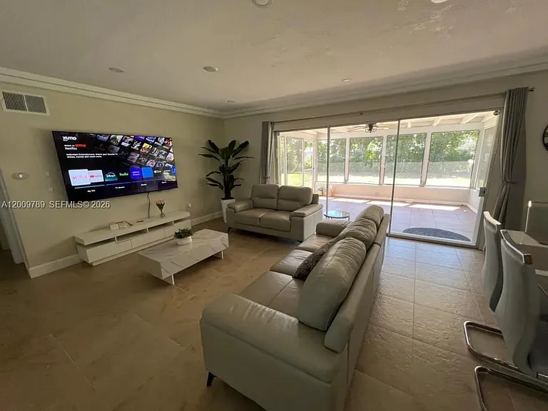5221 York Ct — Photo 3