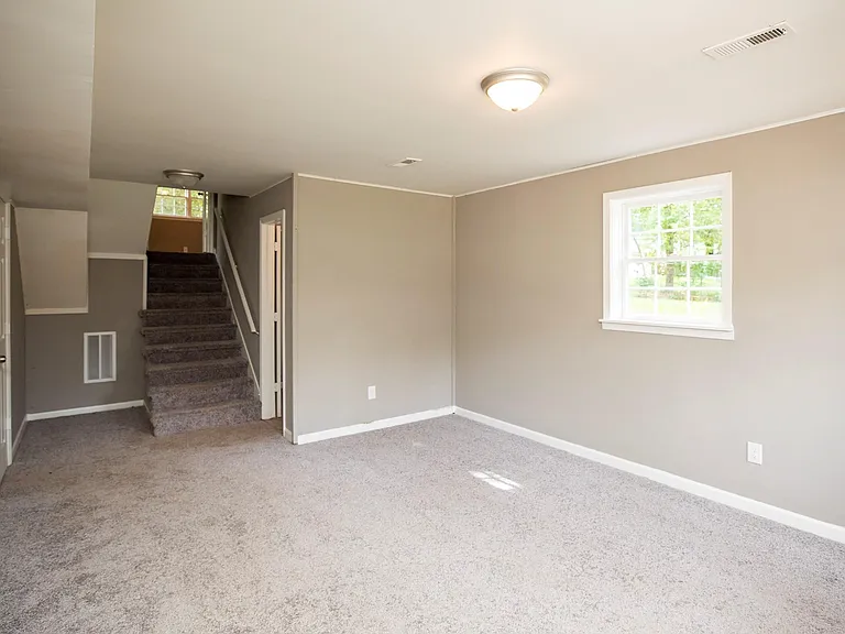 1037 Dawn Dr — Photo 15
