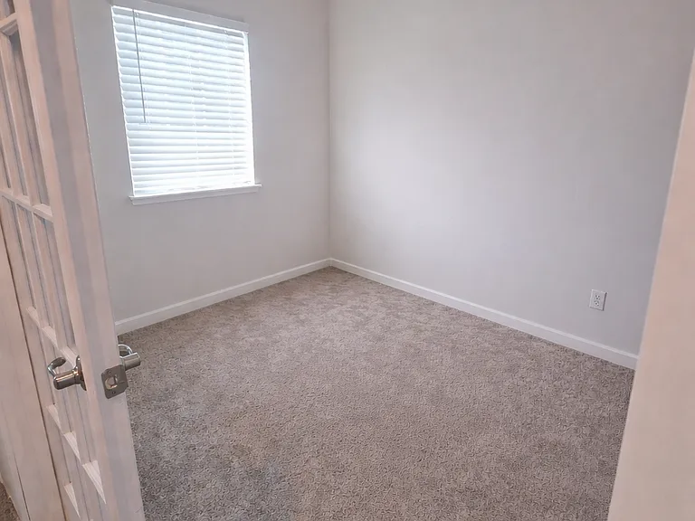 2046 Track Cir — Photo 7