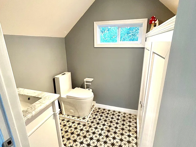 third floor half-bath