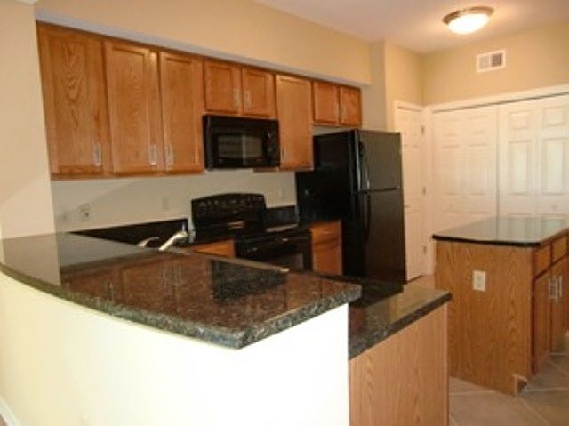 Kitchen with laundry room, washer/dryer hookups