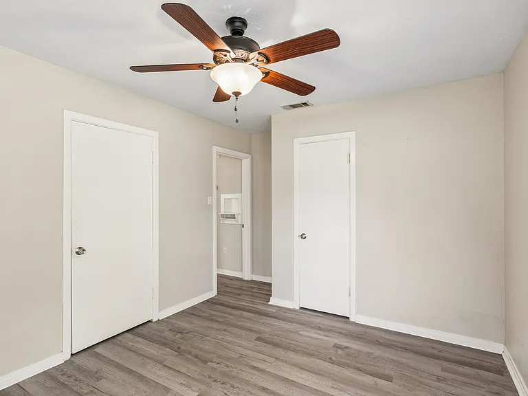 1220 S Lamar St — Photo 13
