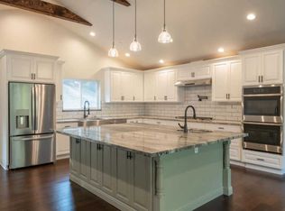 425 Echo Valley Rd, Salinas, CA 93907