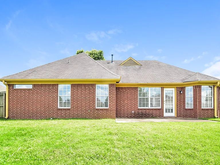4088 Carroll Dr W — Photo 16