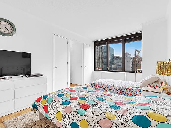 5th image of 330 E 38th St APT 12N