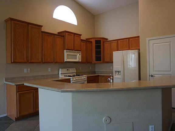 5th image of 14415 W Crocus Dr