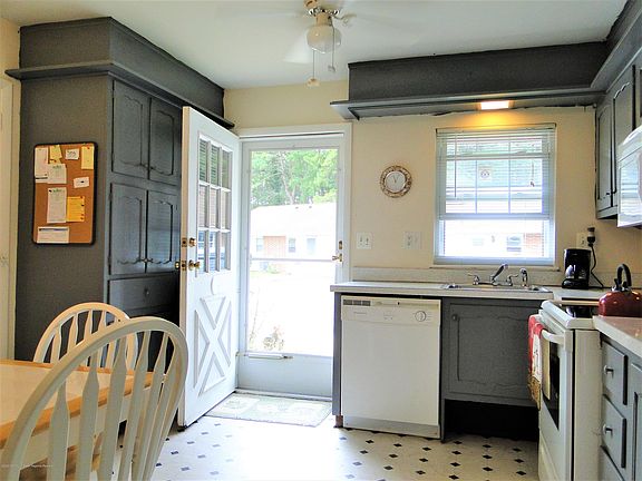 3rd image of 426D Chatham Ct #1004
