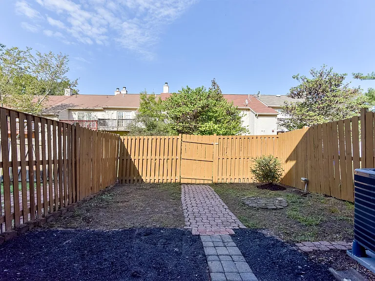 3279 Westdale Ct — Photo 11