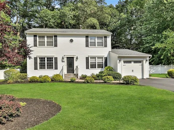 40 Cardinal Street, Pearl River, NY 10965