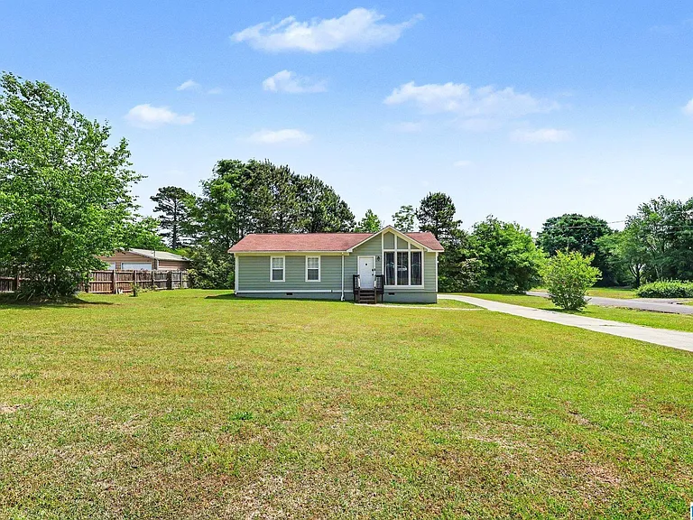 718 Natchez Trl — Photo 2