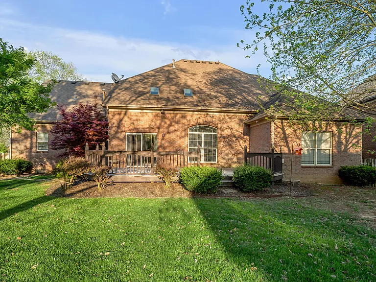 2185 Roswell Dr — Photo 13