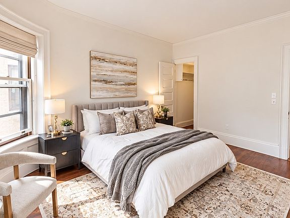 4th image of 1070 Beacon St #6A