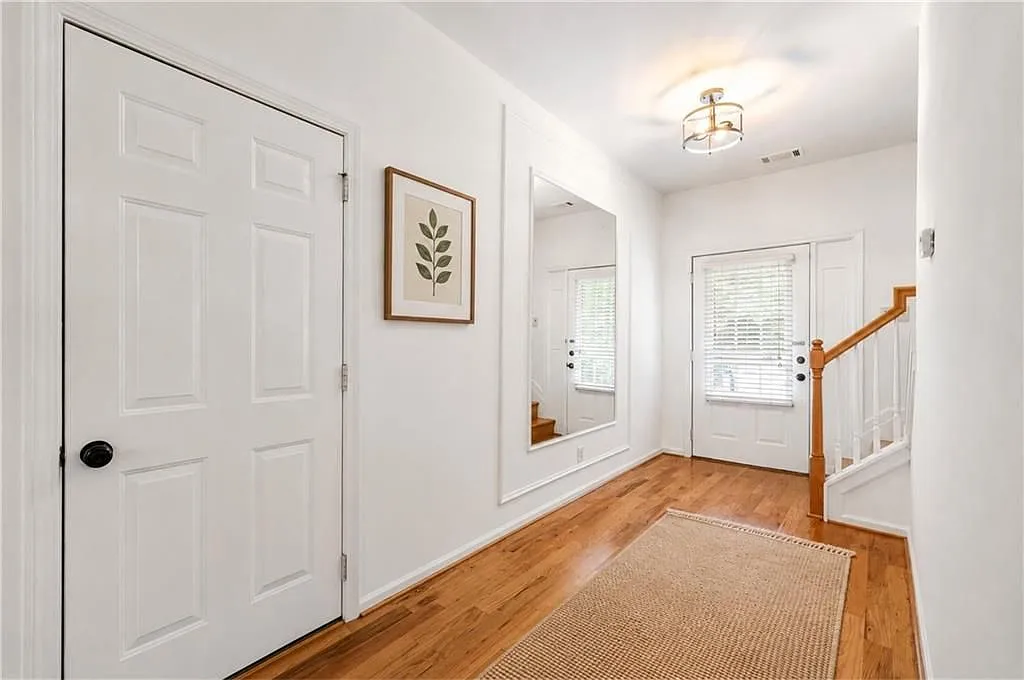 3 bed, 3.0 bath, 1680 sqft, $2,350 — Photo 3