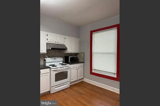 1621 Darley Ave — Photo 1
