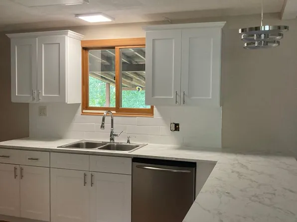 8525 S Spring Valley Park Dr, Chagrin Falls, OH 44023