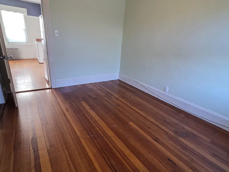 13 1/2 Middle St — Photo 13