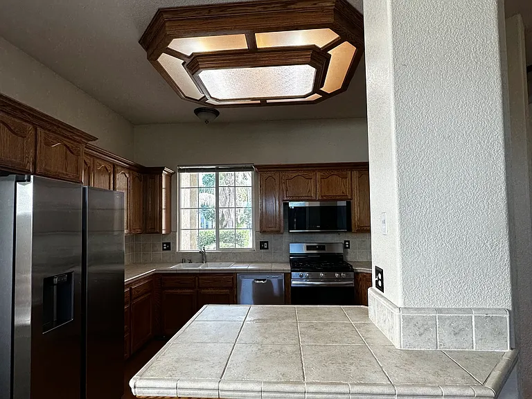 160 Lake Dr — Photo 13