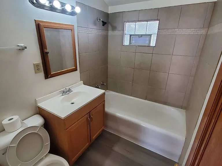 4619 N 42nd St. (Duplex) — Photo 5
