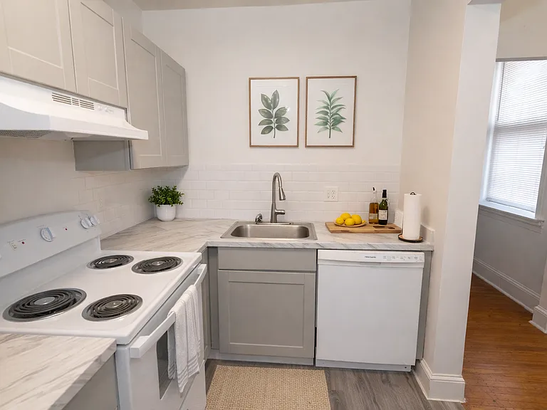 115 W Monument St #3R — Photo 2
