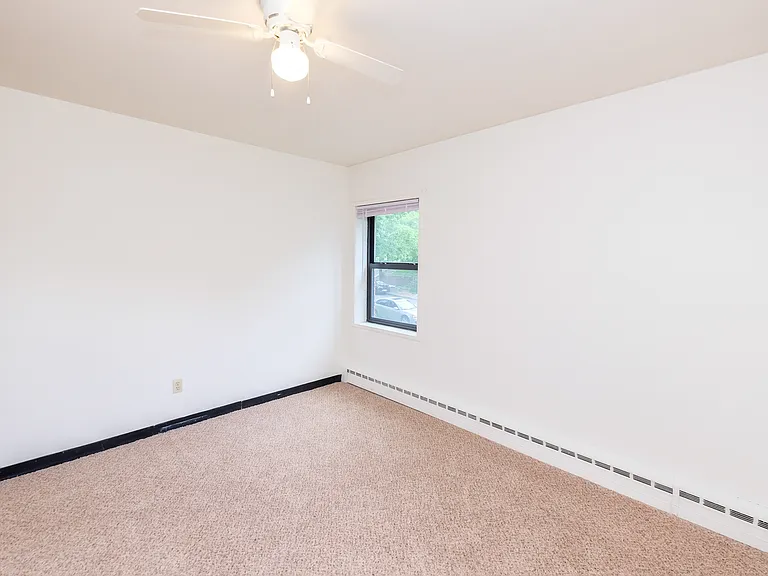 Laurel Terrace — Photo 33
